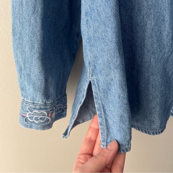 SOLD Vintage 90s Western Embroidered Denim Button-Up Shirt Size Medium Feminine - Picture 7 of 7